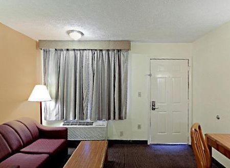 Rodeway Inn Canton Exterior photo