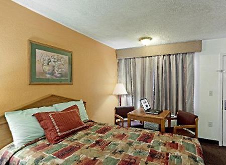 Rodeway Inn Canton Exterior photo