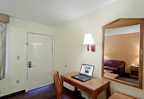 Rodeway Inn Canton Exterior photo