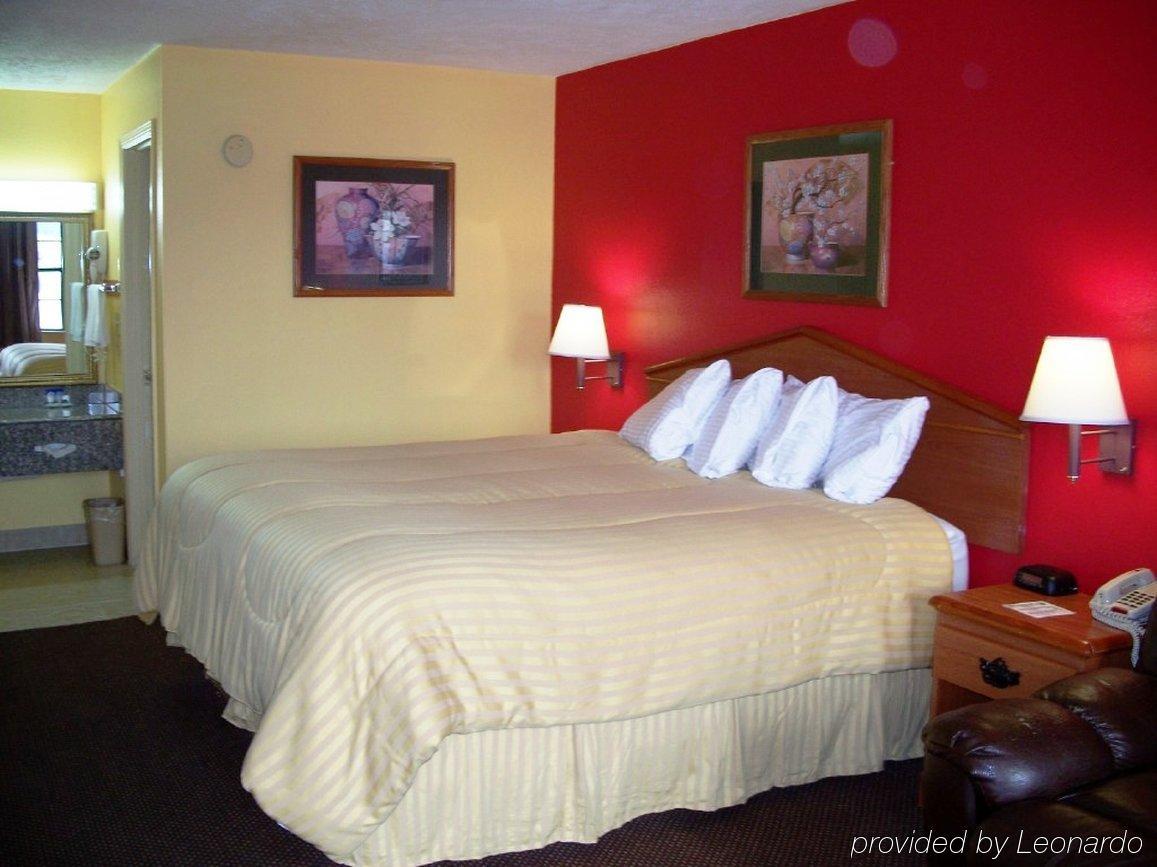 Rodeway Inn Canton Exterior photo