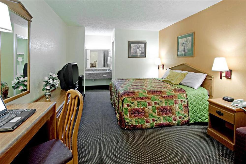 Rodeway Inn Canton Room photo
